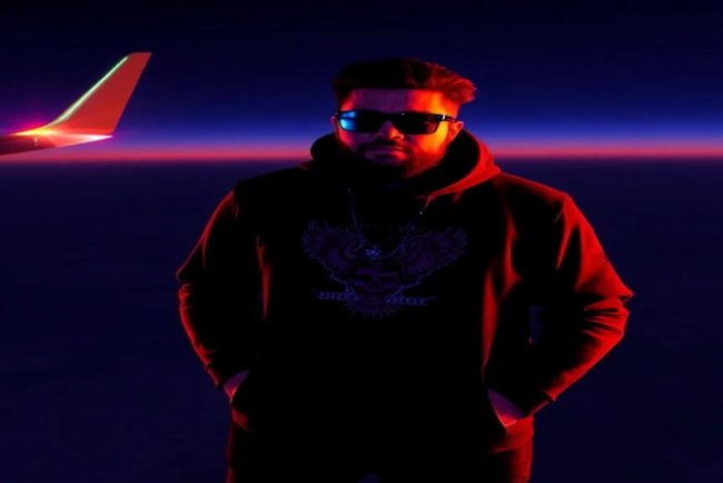 NFT Artist DeeKay Loses Life Savings in Cyberattack During Flight